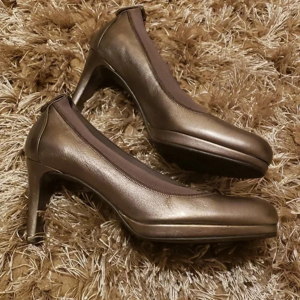 Stuart Weitzman heels size 7 - Picture 2 of 3